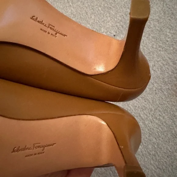 Women’s Ferragamo 3” heels shoes pumps - Beige size 9.5 - Picture 4 of 6